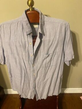 Men's Short-Sleeve Button-Up Shirt in Light Blue